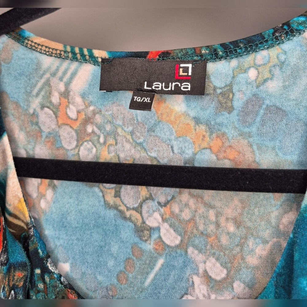 Laura Abstract Flowy Blouse - Picture 8 of 8